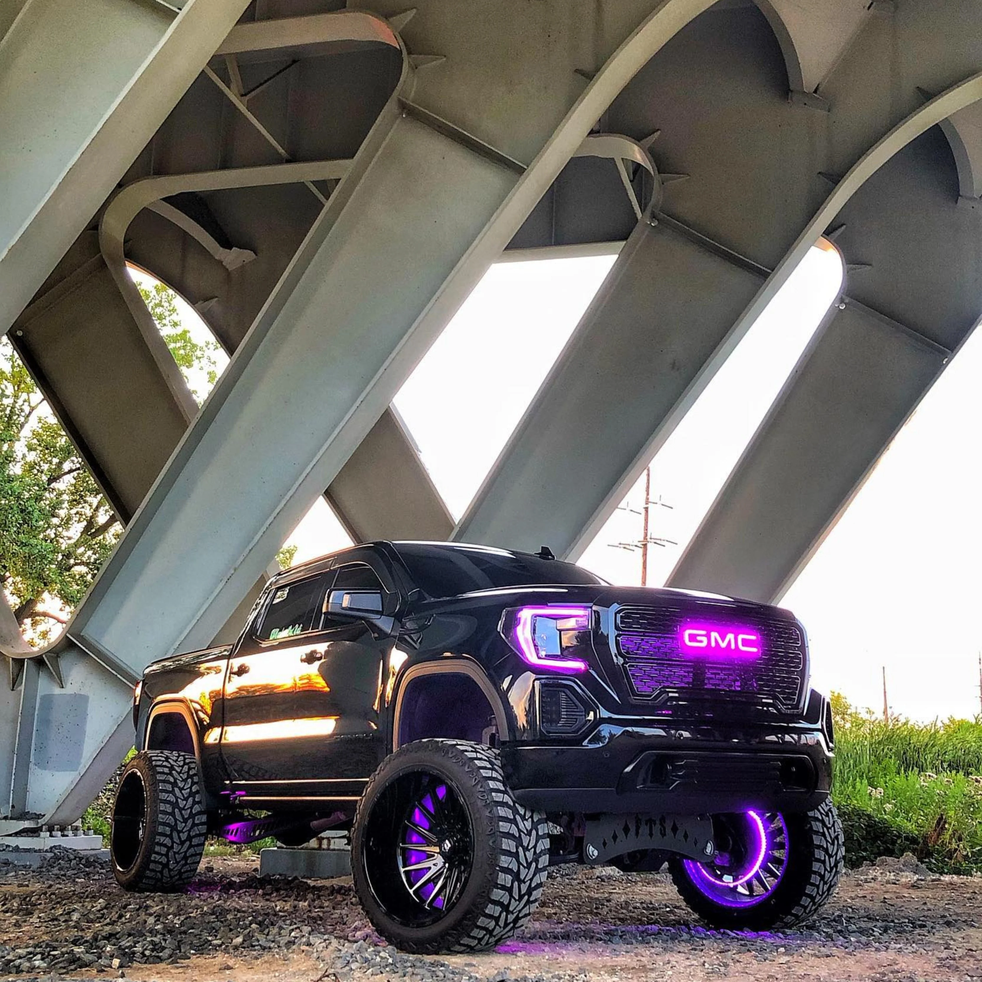 GMC LED Emblem: Multicolor (1999-2026) - Image 2