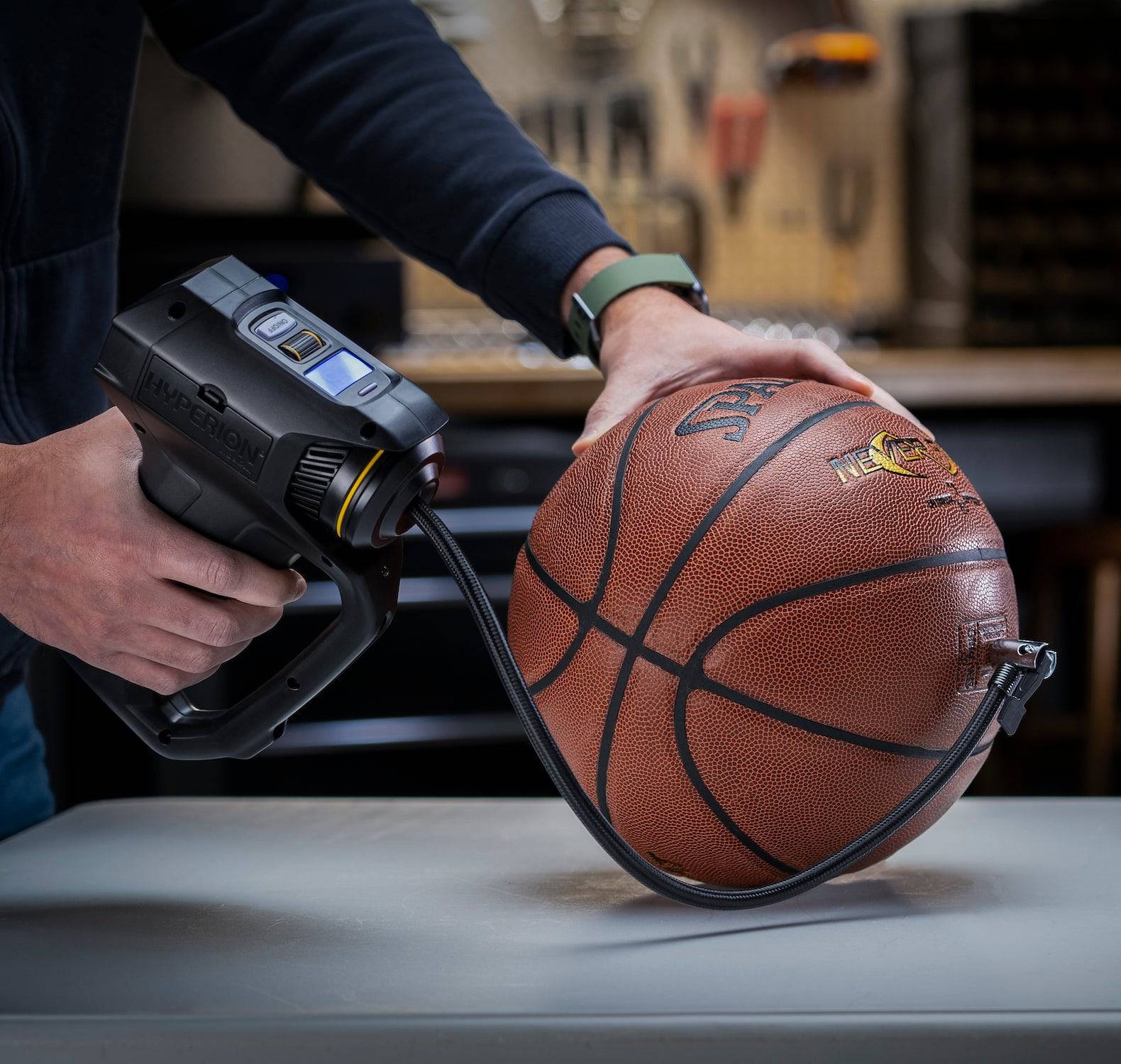 Hyperion Lift-Assist™ Portable Tire Inflator - Image 5